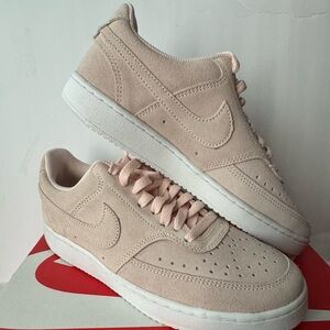New Women’s Nike Court Vision Low Sneakers - Size 8.5- NWT